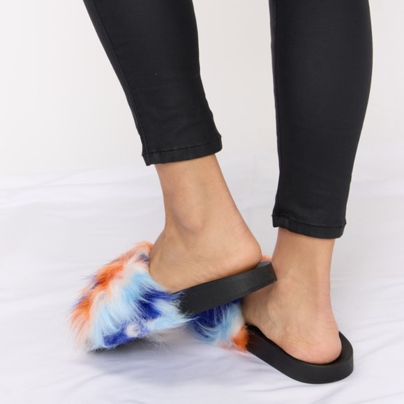 Plush Open Toe Sandals - Picture 7 of 7